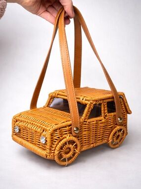 Tommy Bahama Wicker Car Novelty Handbag